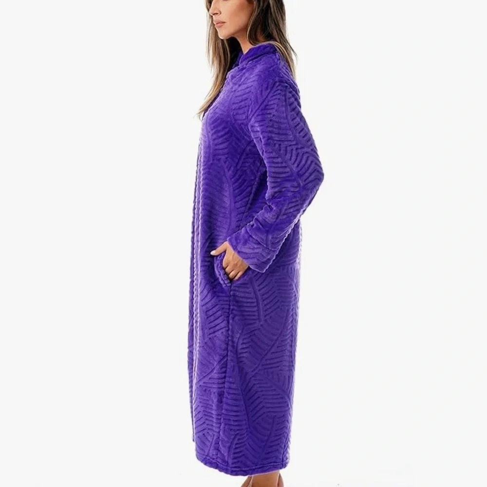 BRAND NEW ZIPPER ROBE - Picture 2 of 7